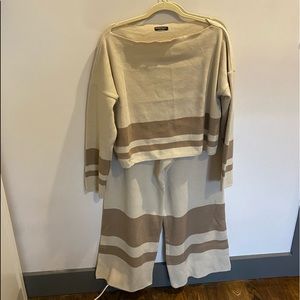 Loungewear set (sweater and long pants)